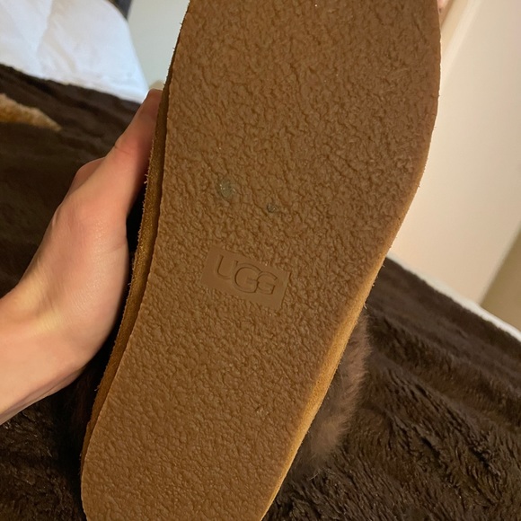 Fuzzy UGG boots - Picture 4 of 4
